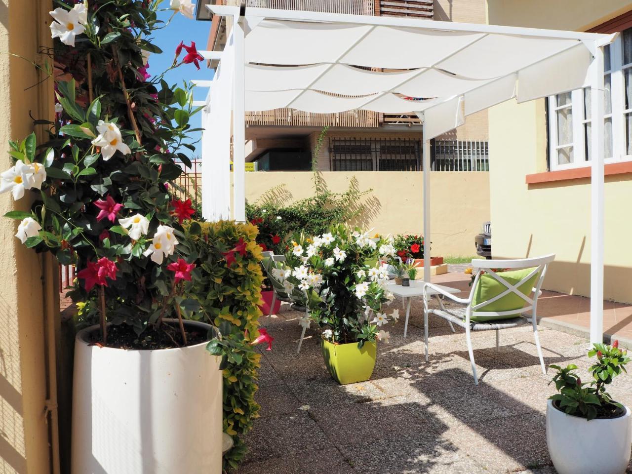 Residence Hotel Vittoria Tirrenia Exterior photo