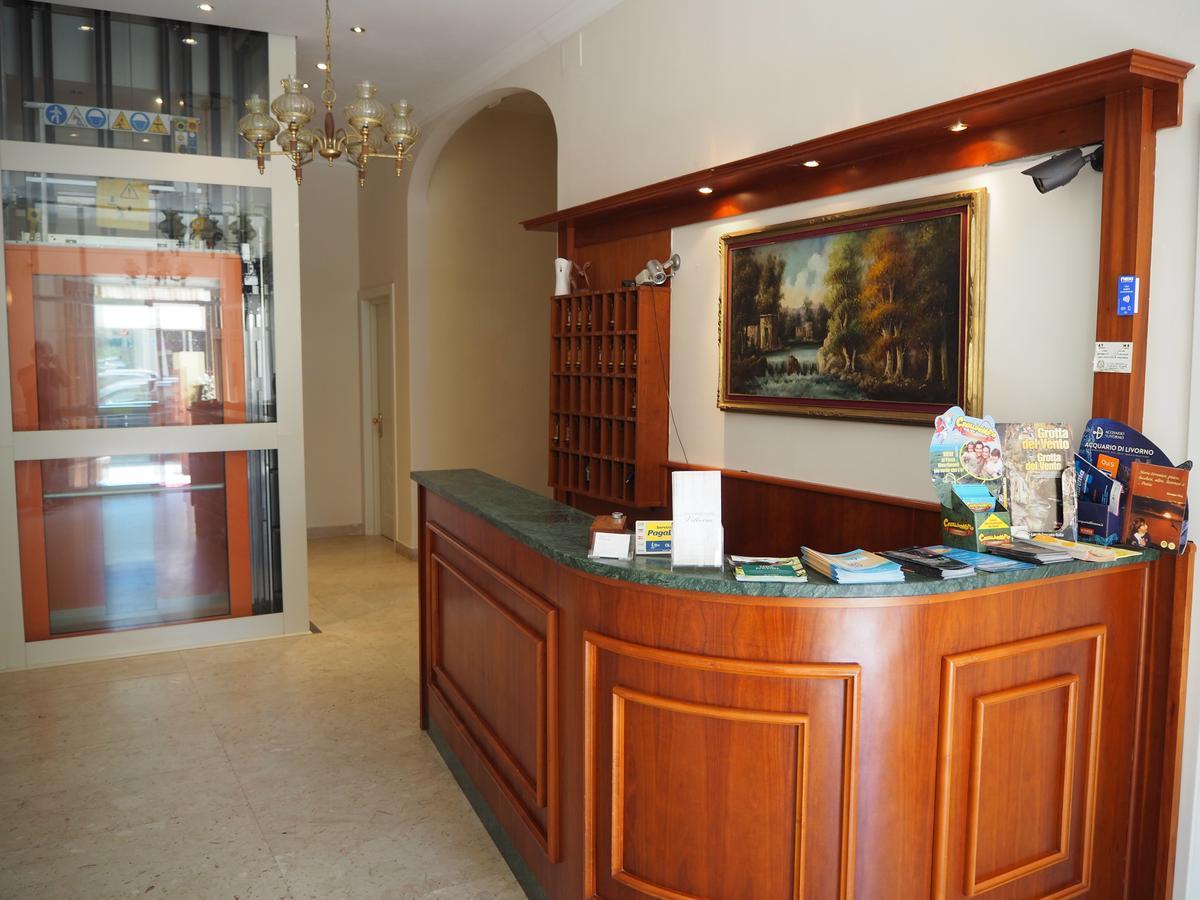 Residence Hotel Vittoria Tirrenia Exterior photo